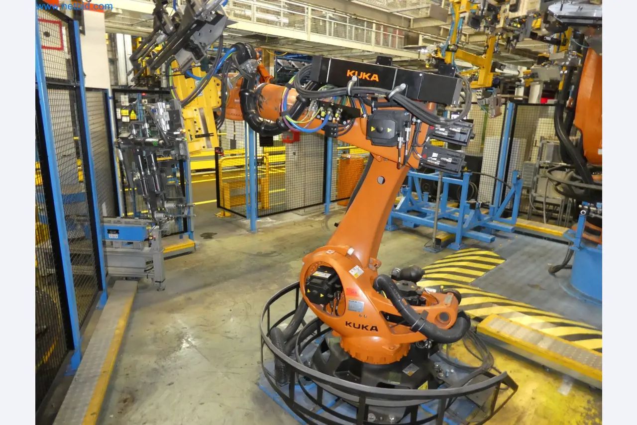 Robots, welding equipment and assembly accessories from the automotive industry-21
