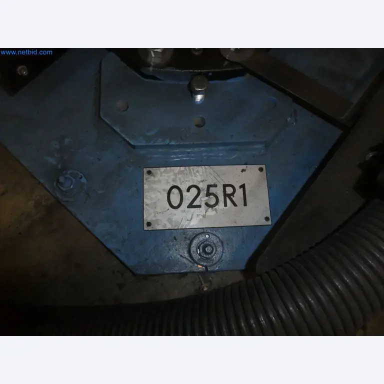 Robots, welding equipment and assembly accessories from the automotive industry-22