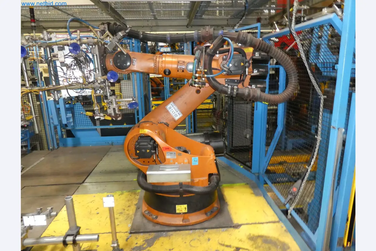 Robots, welding equipment and assembly accessories from the automotive industry-26