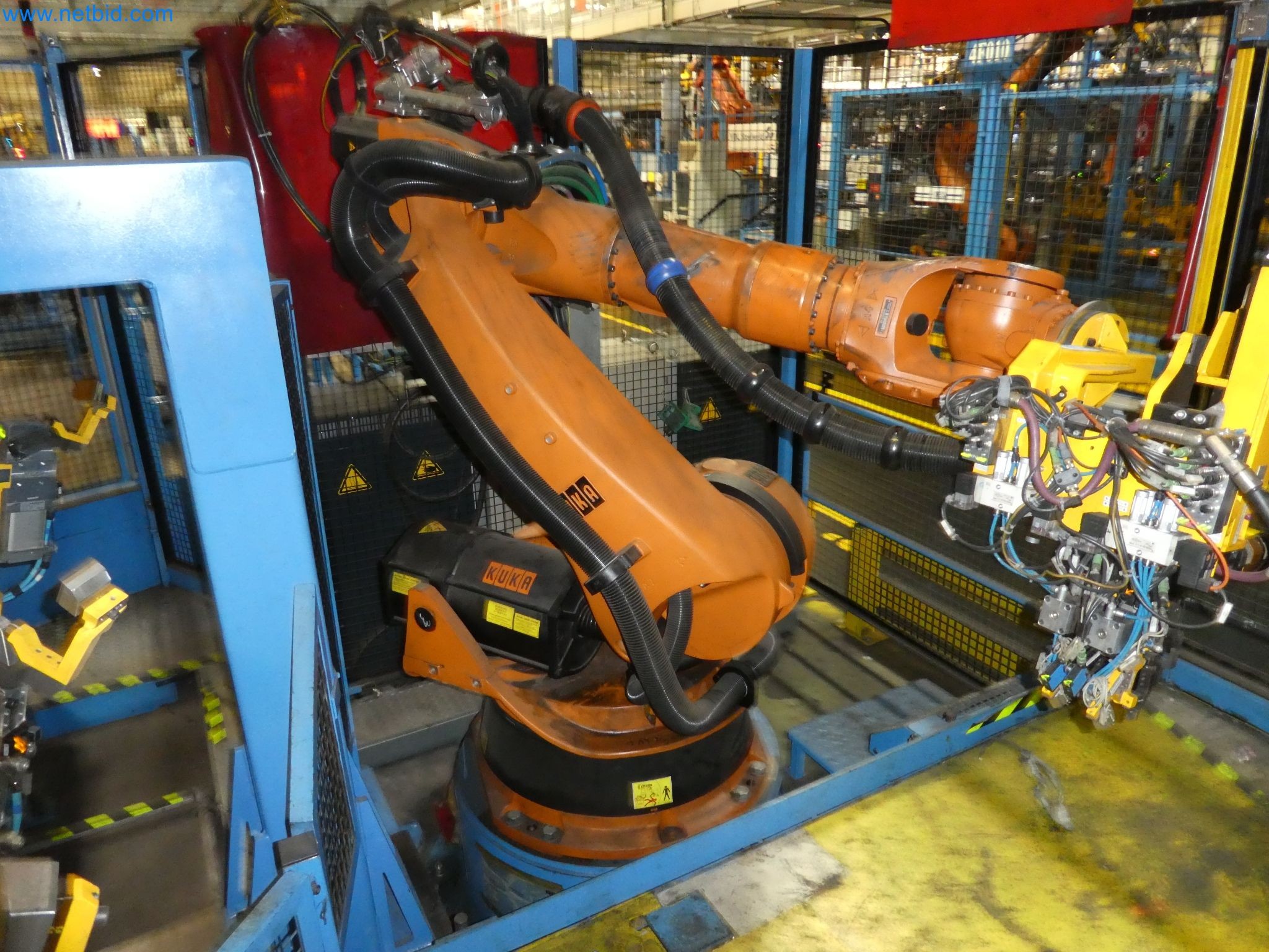 Robots, welding equipment and assembly accessories from the automotive industry-29