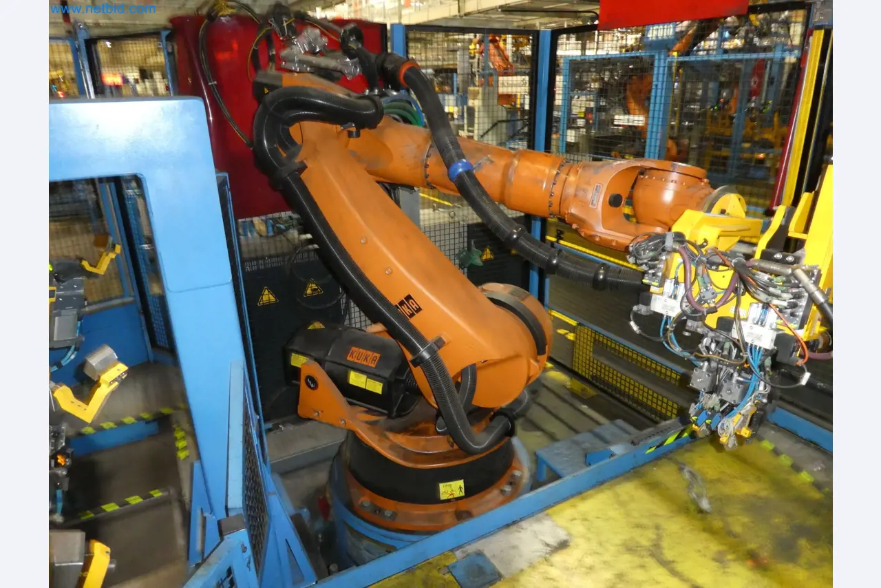 Robots, welding equipment and assembly accessories from the automotive industry-29