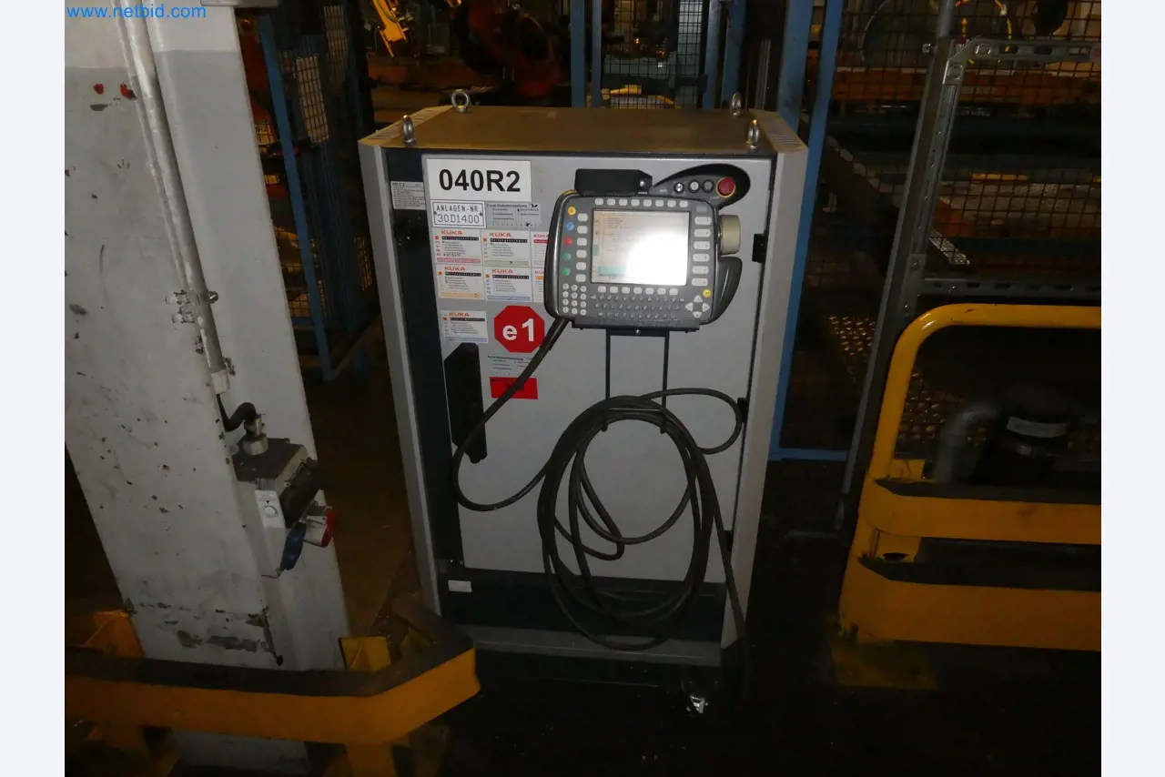 Robots, welding equipment and assembly accessories from the automotive industry-2