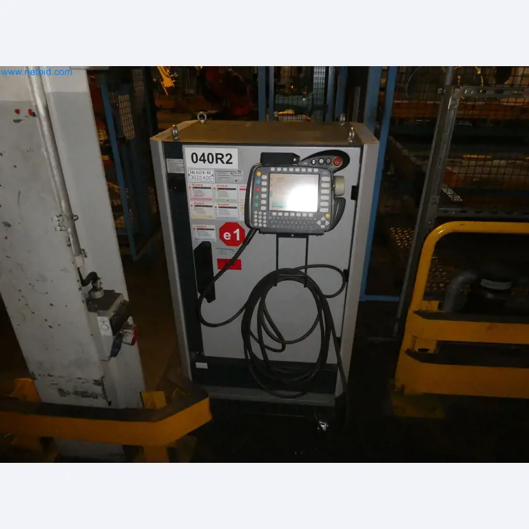 Robots, welding equipment and assembly accessories from the automotive industry-2