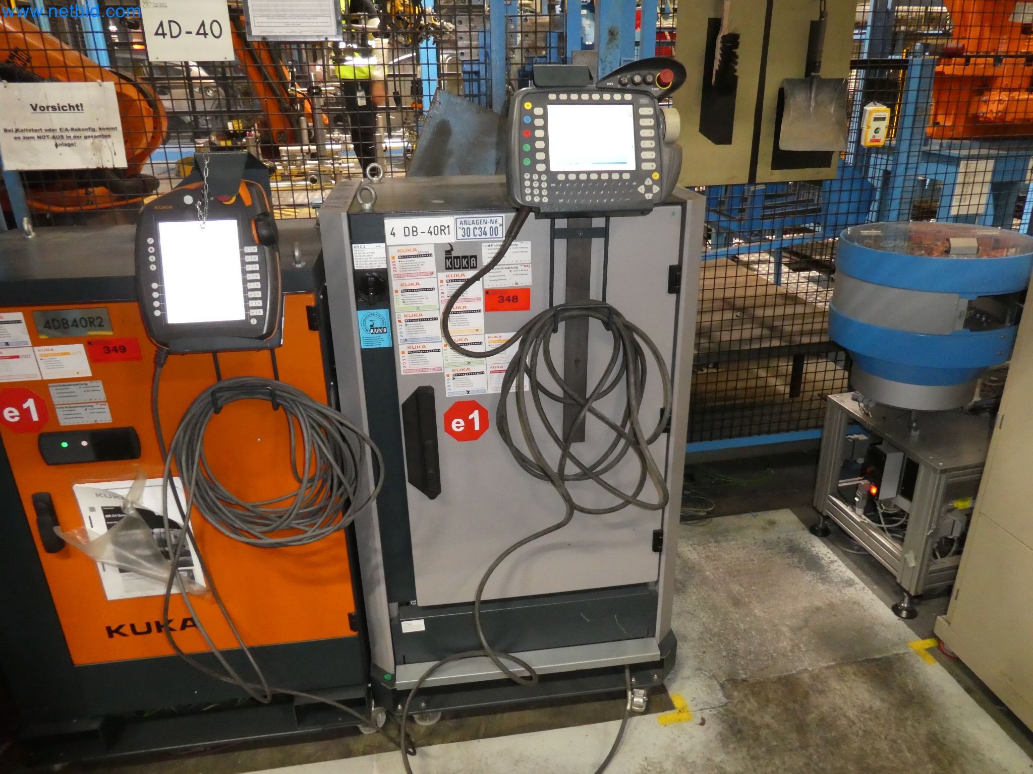 Robots, welding equipment and assembly accessories from the automotive industry-30