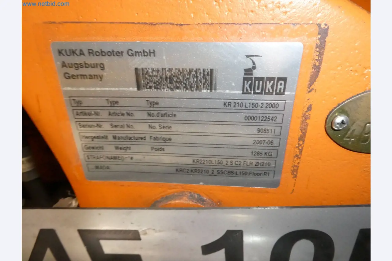 Robots, welding equipment and assembly accessories from the automotive industry-31