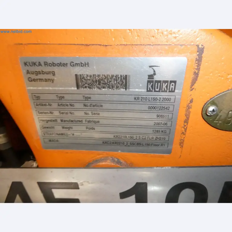 Robots, welding equipment and assembly accessories from the automotive industry-31