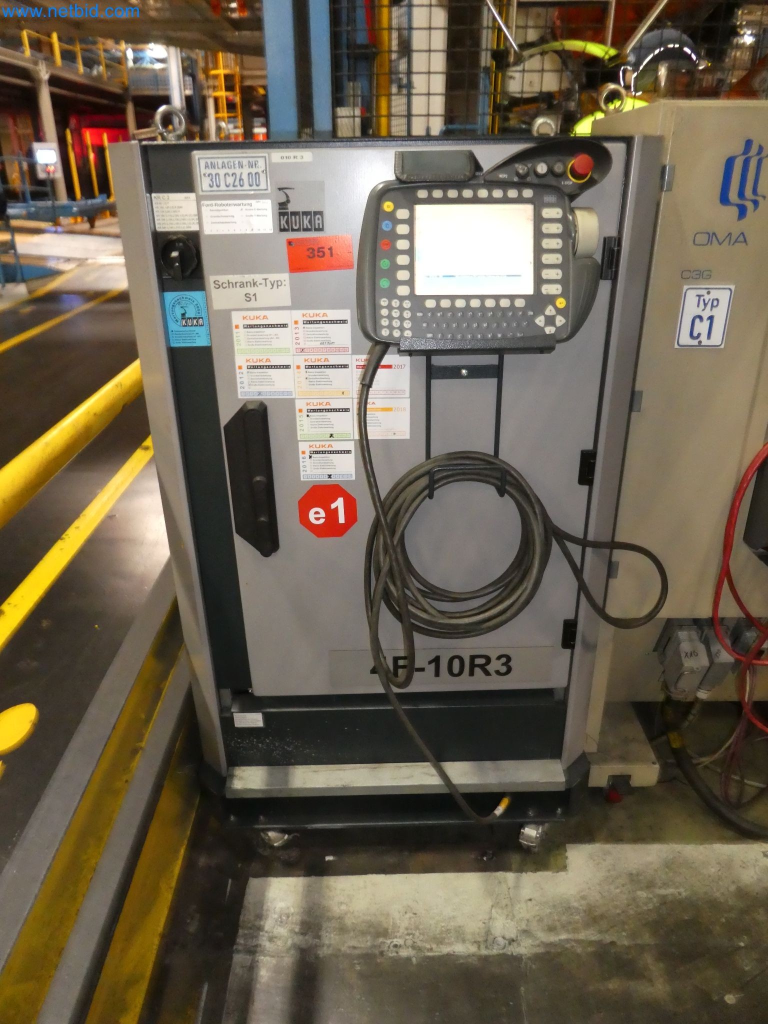 Robots, welding equipment and assembly accessories from the automotive industry-33