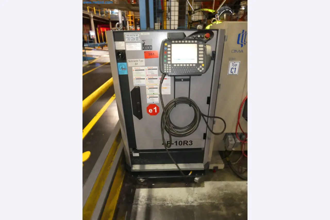 Robots, welding equipment and assembly accessories from the automotive industry-33