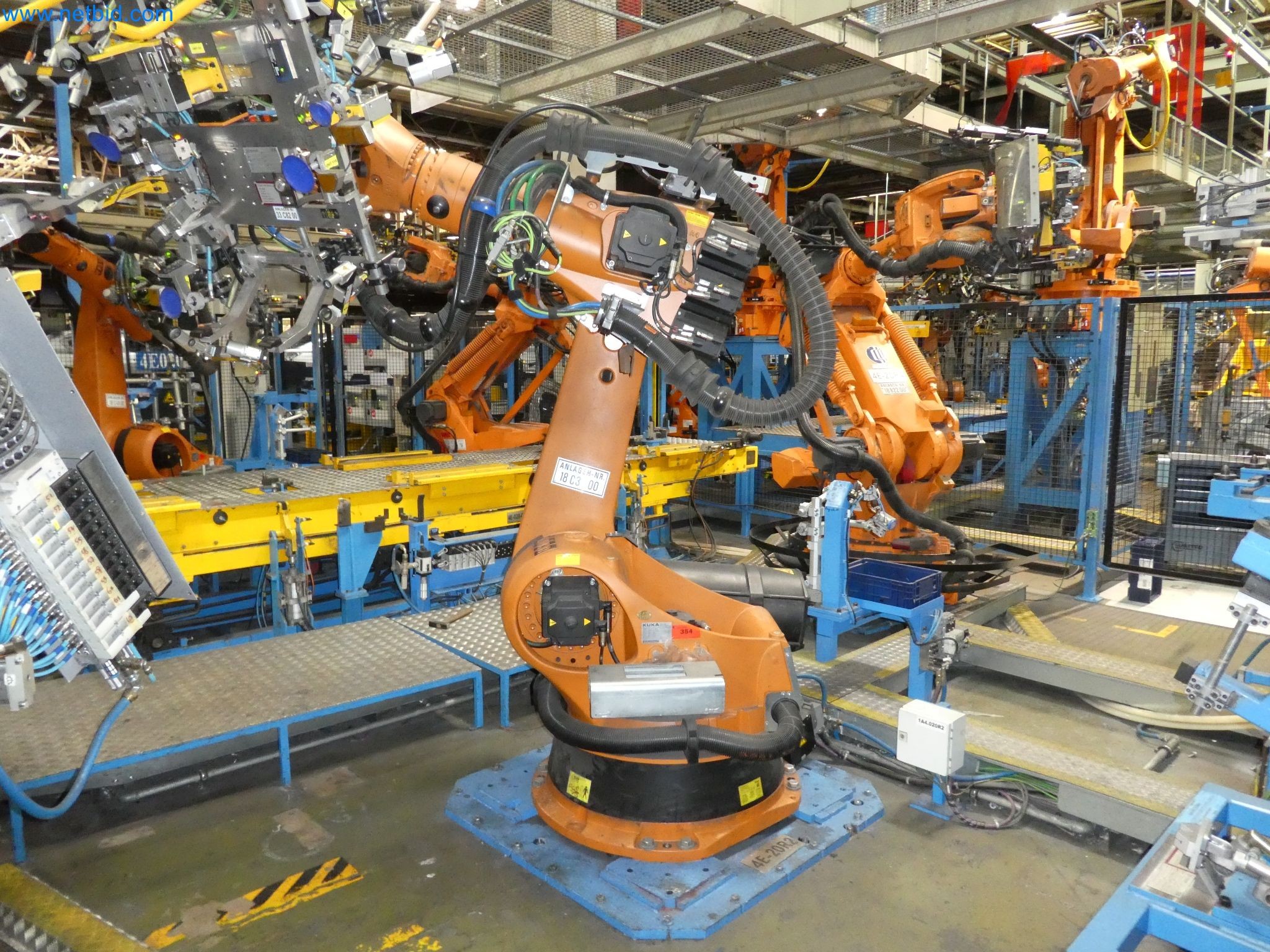 Robots, welding equipment and assembly accessories from the automotive industry-36