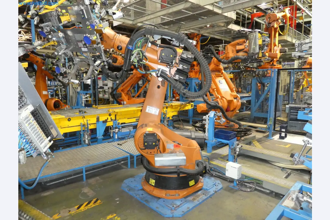 Robots, welding equipment and assembly accessories from the automotive industry-36
