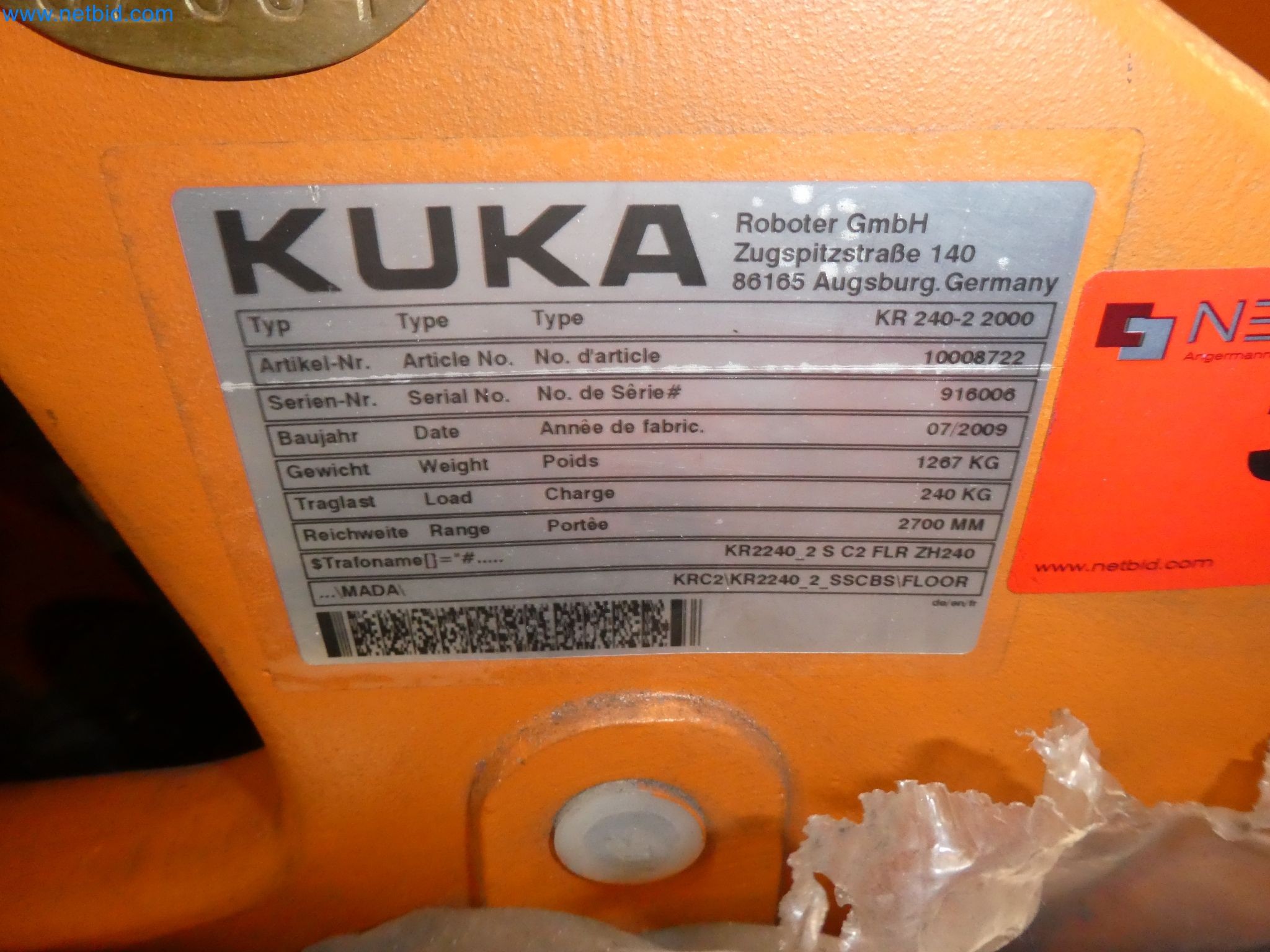 Robots, welding equipment and assembly accessories from the automotive industry-37