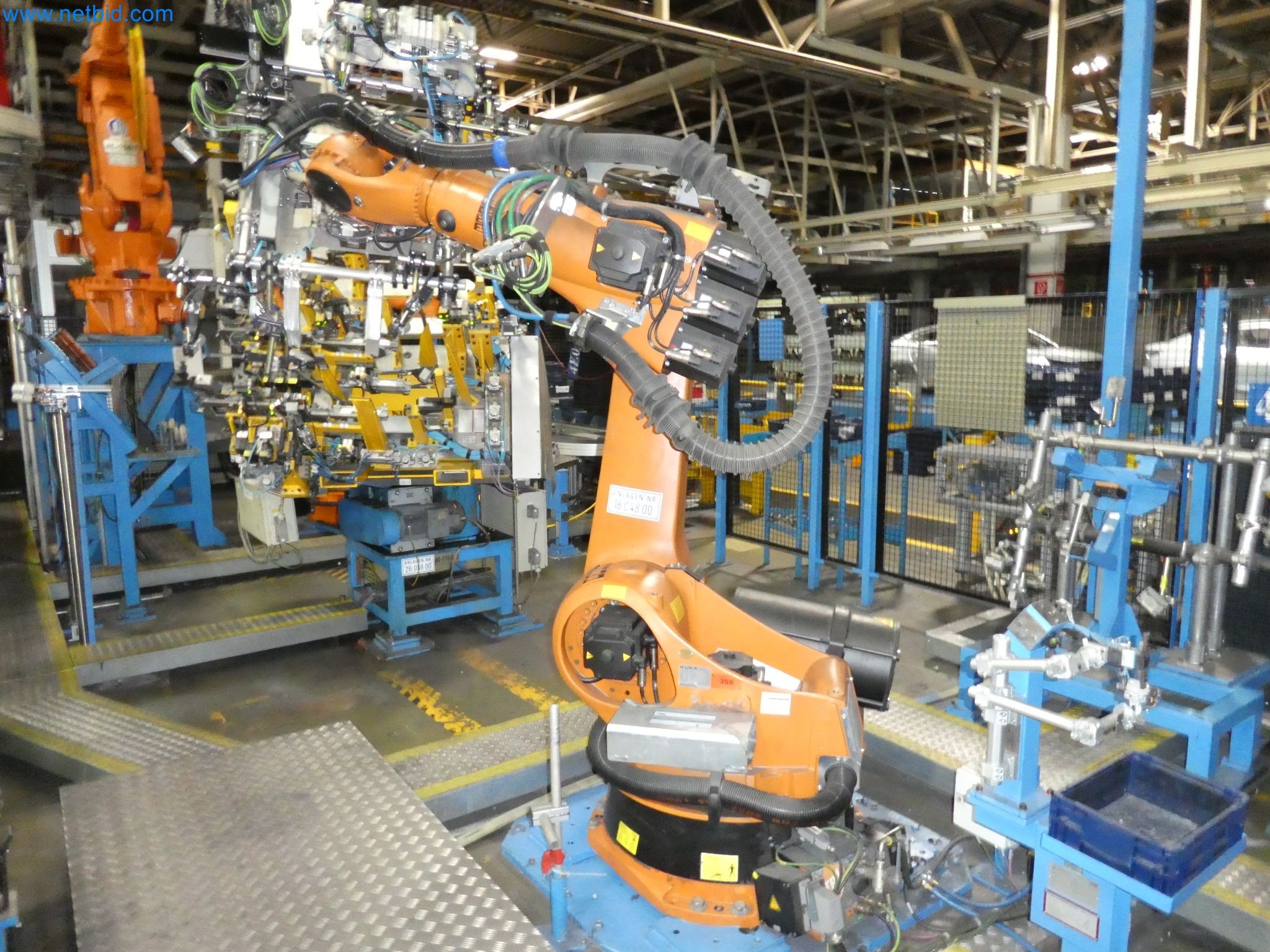 Robots, welding equipment and assembly accessories from the automotive industry-39