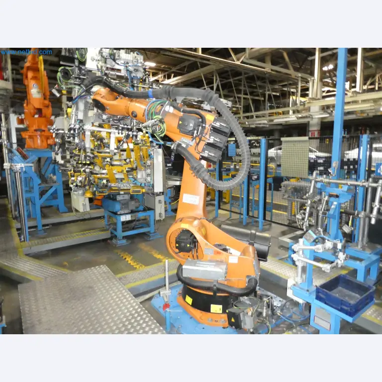 Robots, welding equipment and assembly accessories from the automotive industry-39