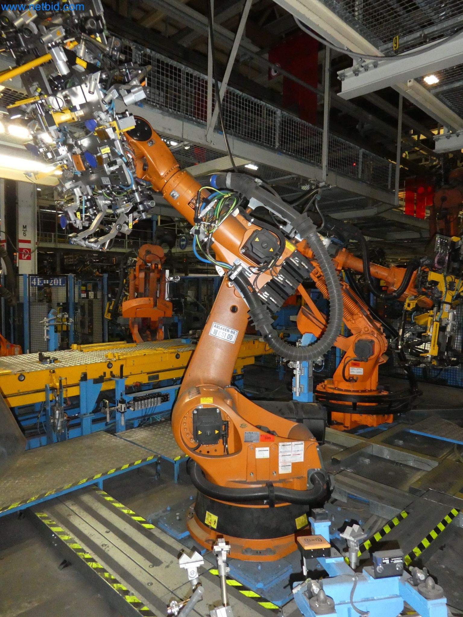 Robots, welding equipment and assembly accessories from the automotive industry-3