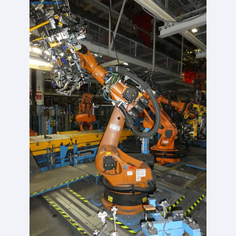 Robots, welding equipment and assembly accessories from the automotive industry-3