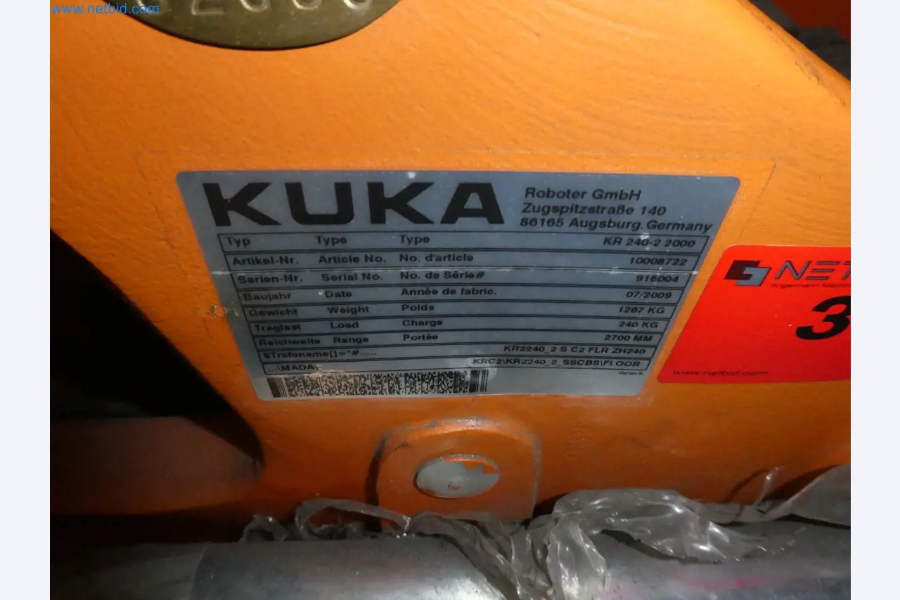 Robots, welding equipment and assembly accessories from the automotive industry-40