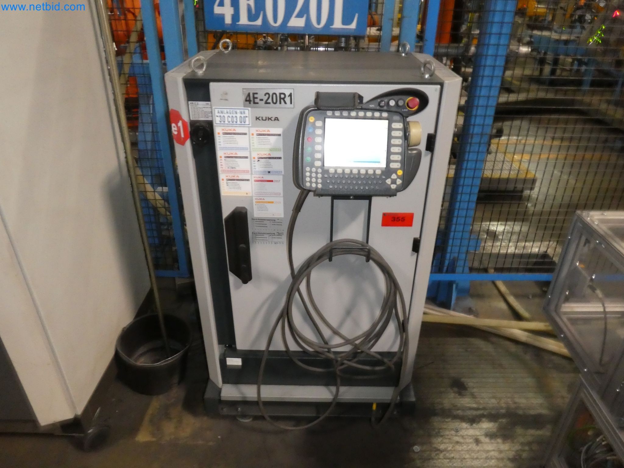 Robots, welding equipment and assembly accessories from the automotive industry-41