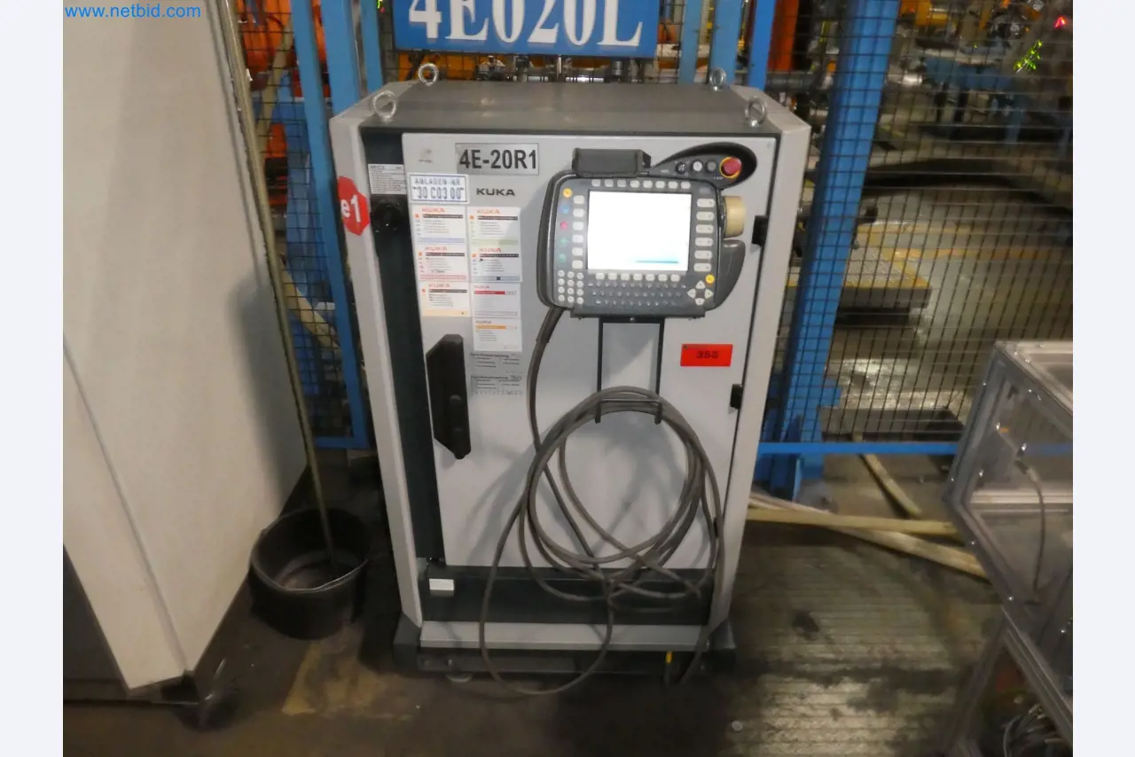 Robots, welding equipment and assembly accessories from the automotive industry-41