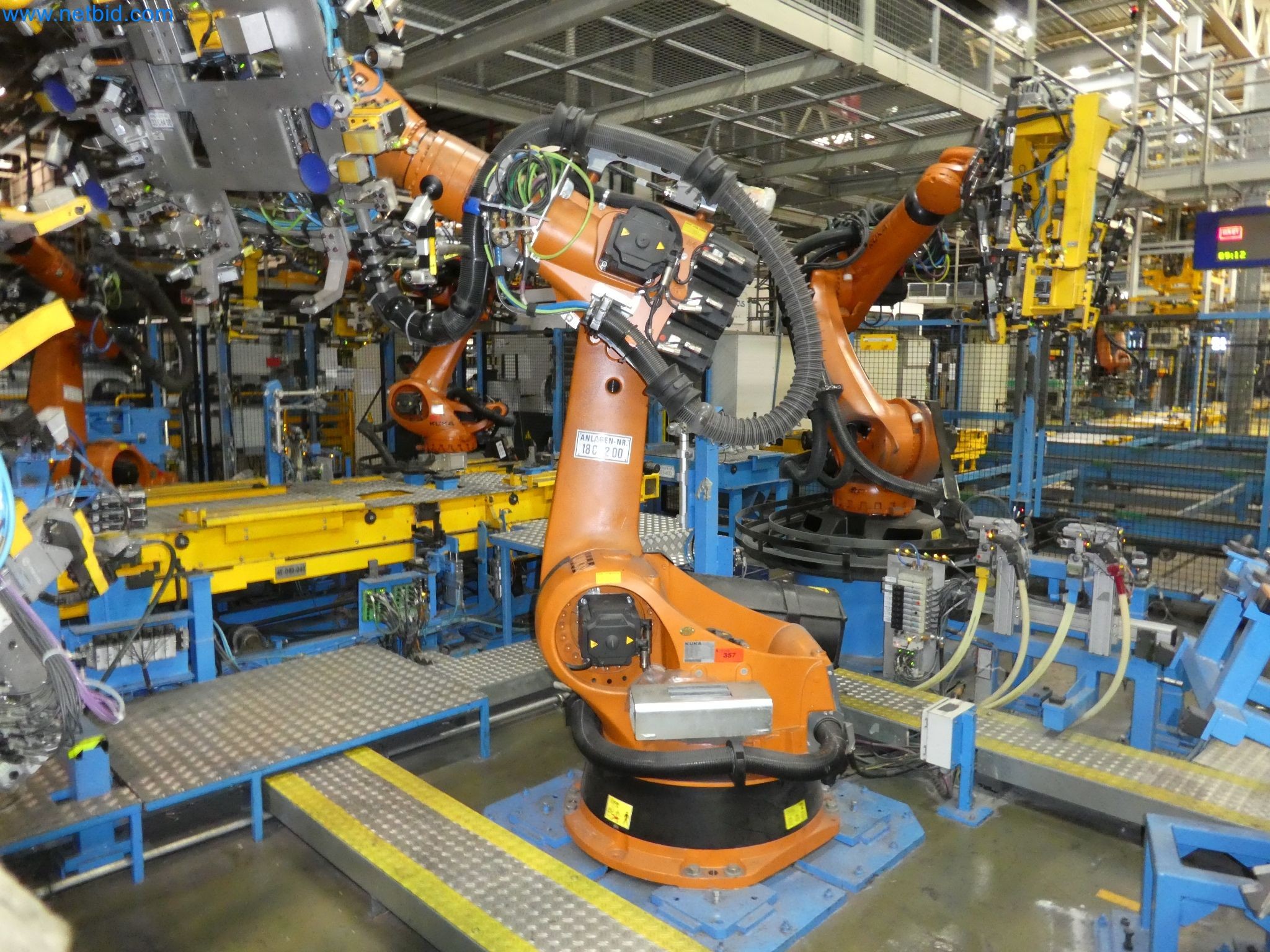 Robots, welding equipment and assembly accessories from the automotive industry-42