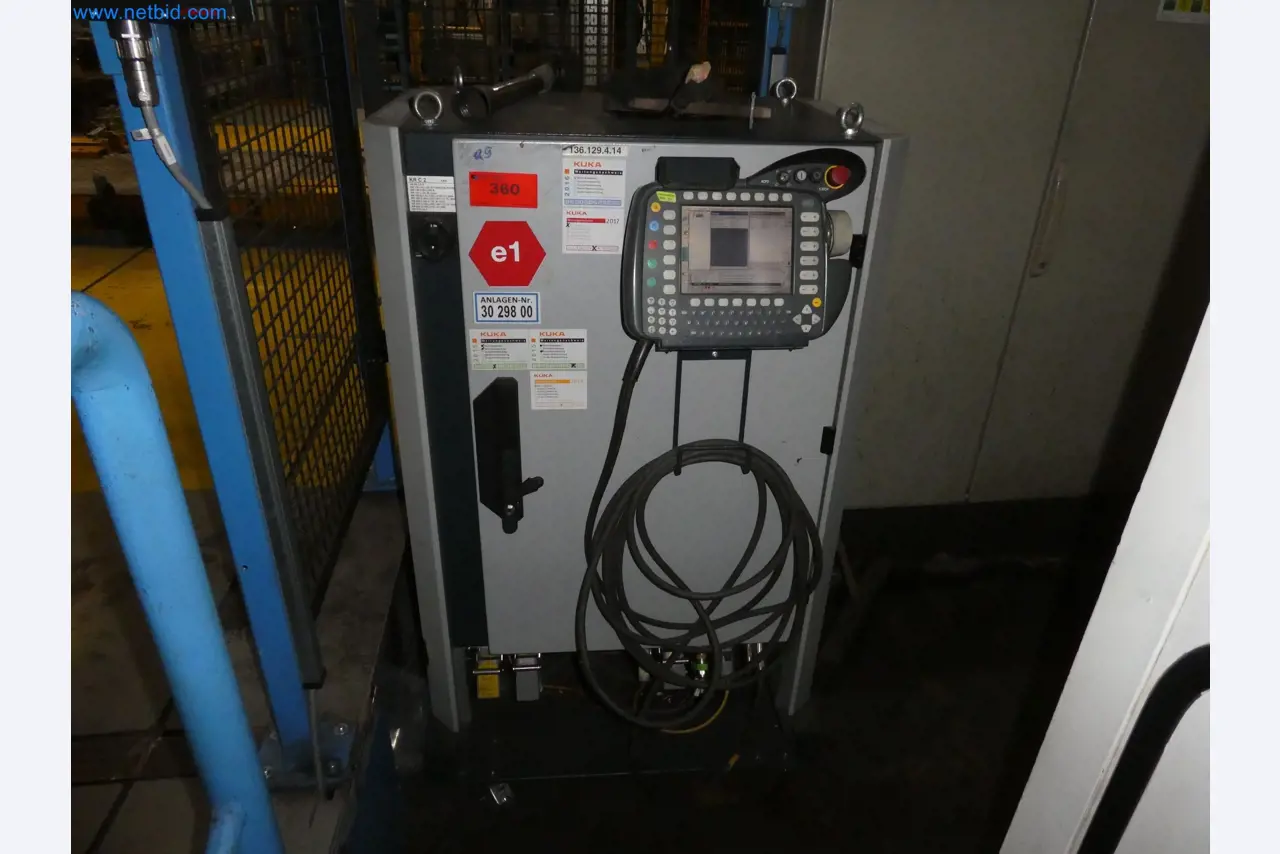 Robots, welding equipment and assembly accessories from the automotive industry-44