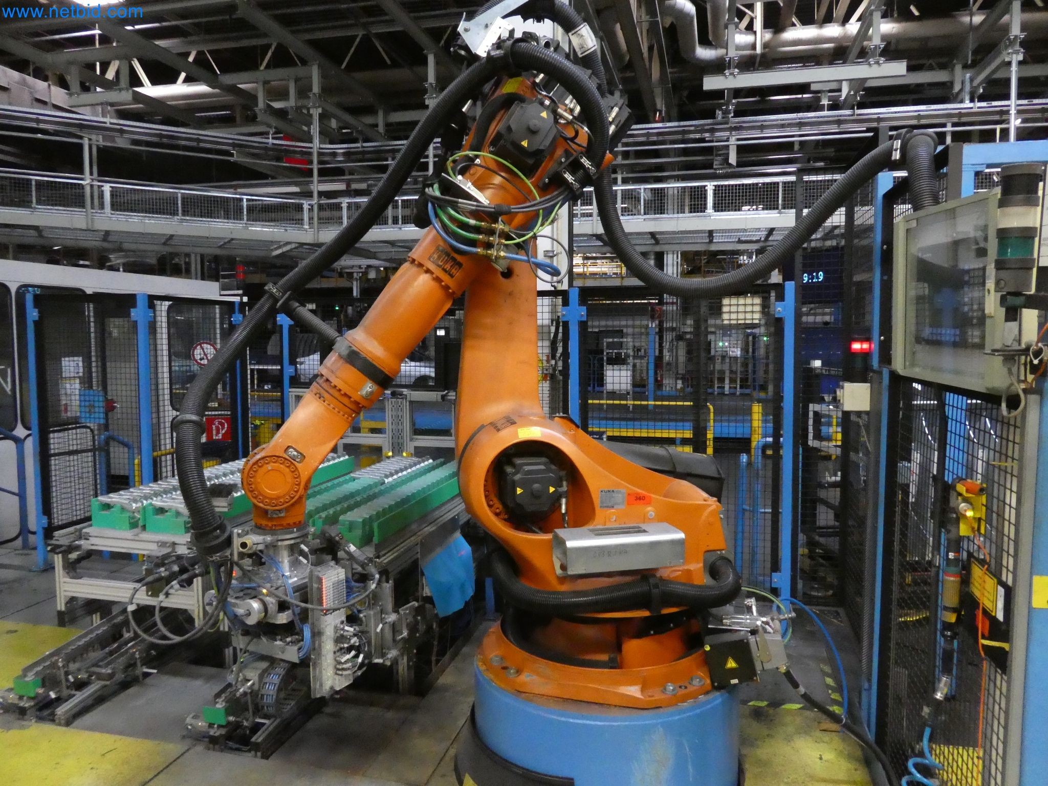Robots, welding equipment and assembly accessories from the automotive industry-48