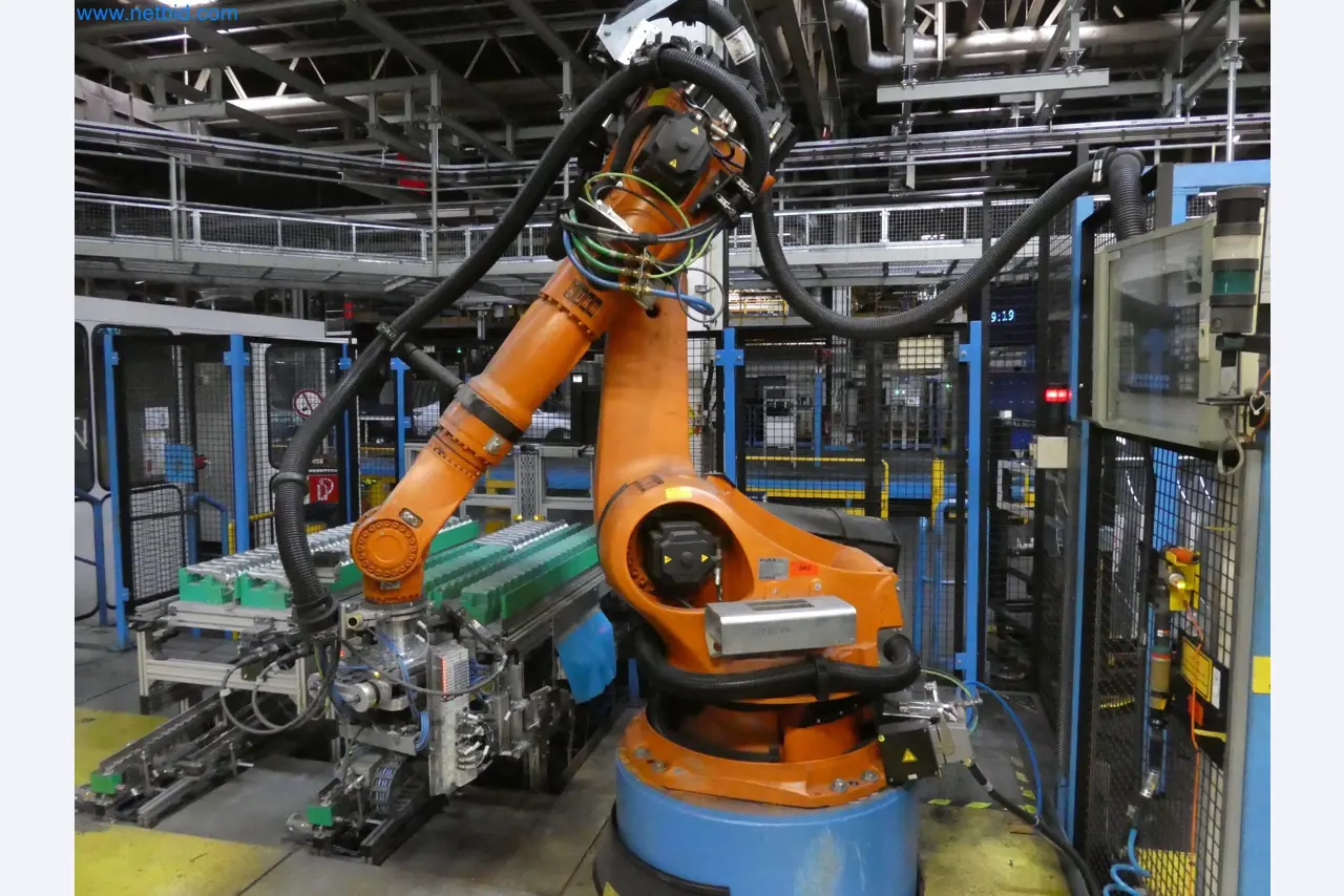 Robots, welding equipment and assembly accessories from the automotive industry-48