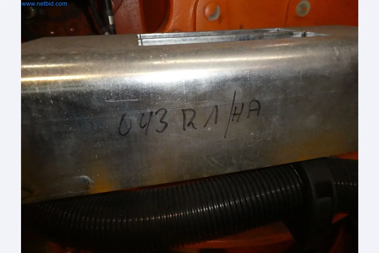 Robots, welding equipment and assembly accessories from the automotive industry-51