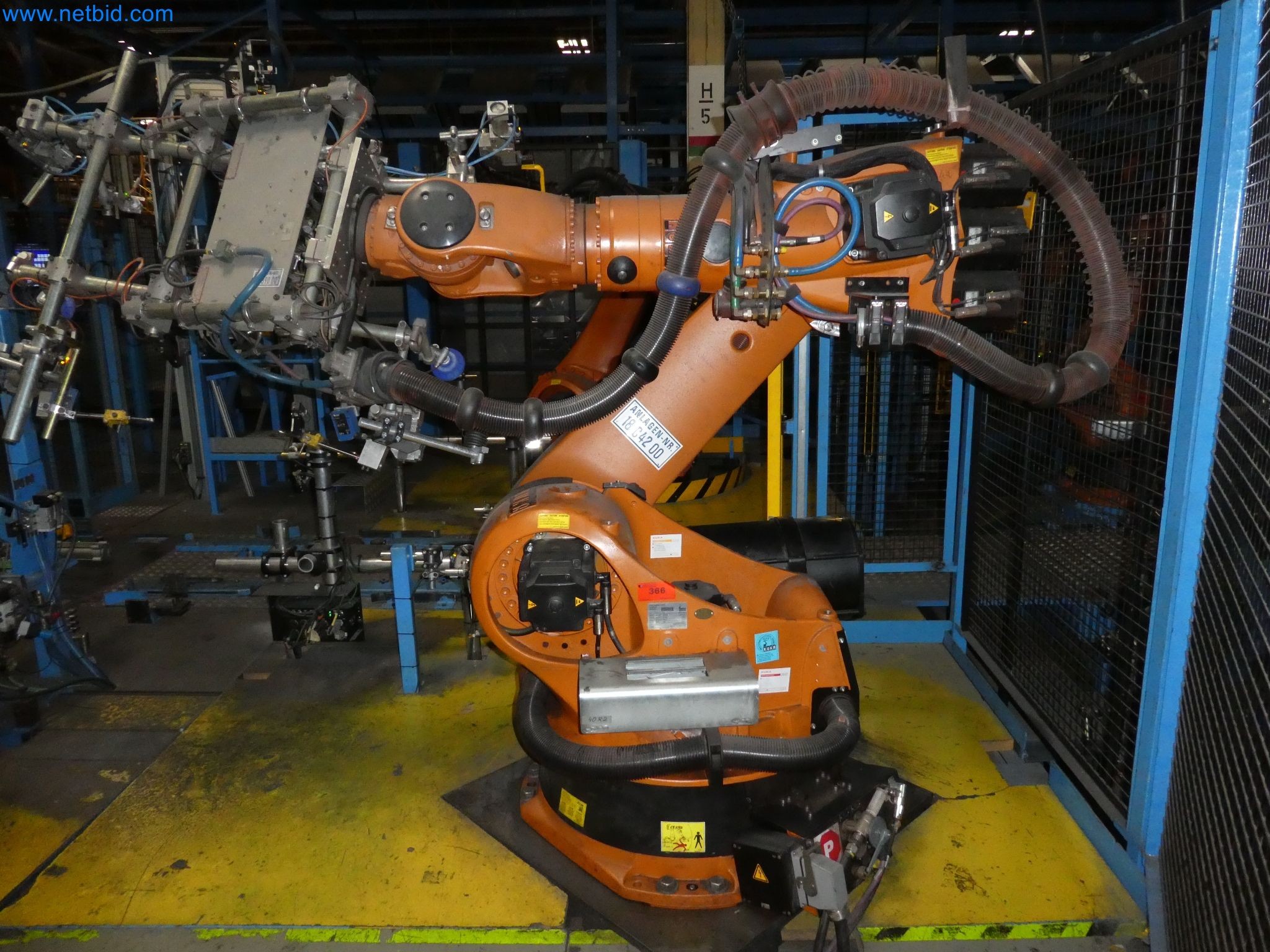 Robots, welding equipment and assembly accessories from the automotive industry-53