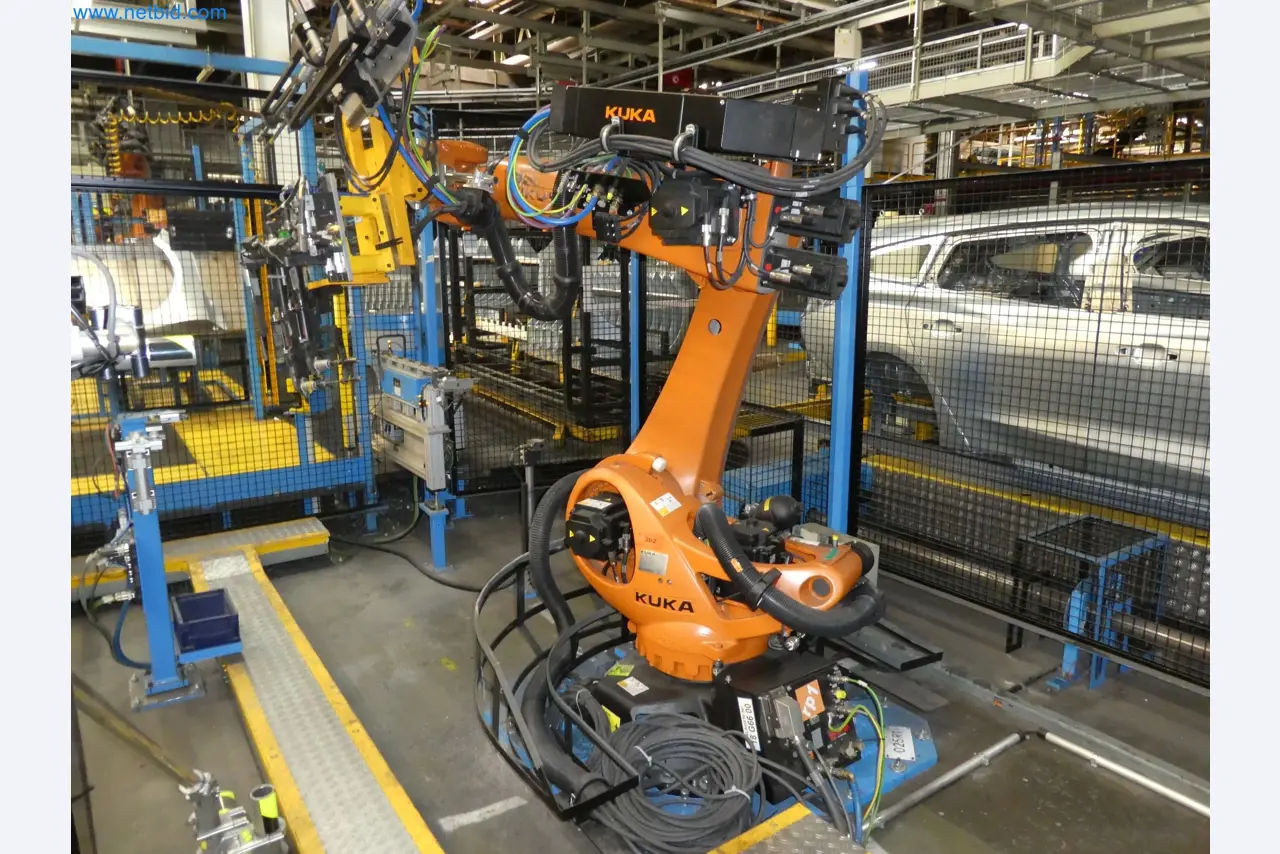 Robots, welding equipment and assembly accessories from the automotive industry-61