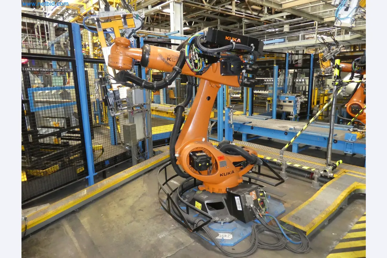 Robots, welding equipment and assembly accessories from the automotive industry-63