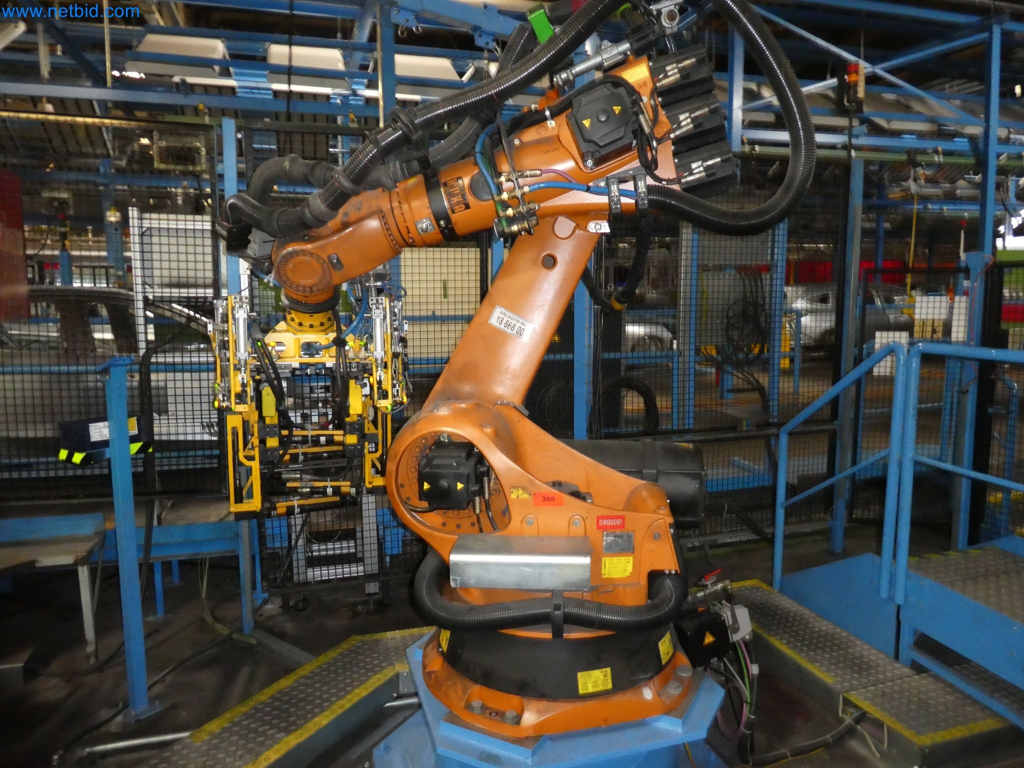 Robots, welding equipment and assembly accessories from the automotive industry-64