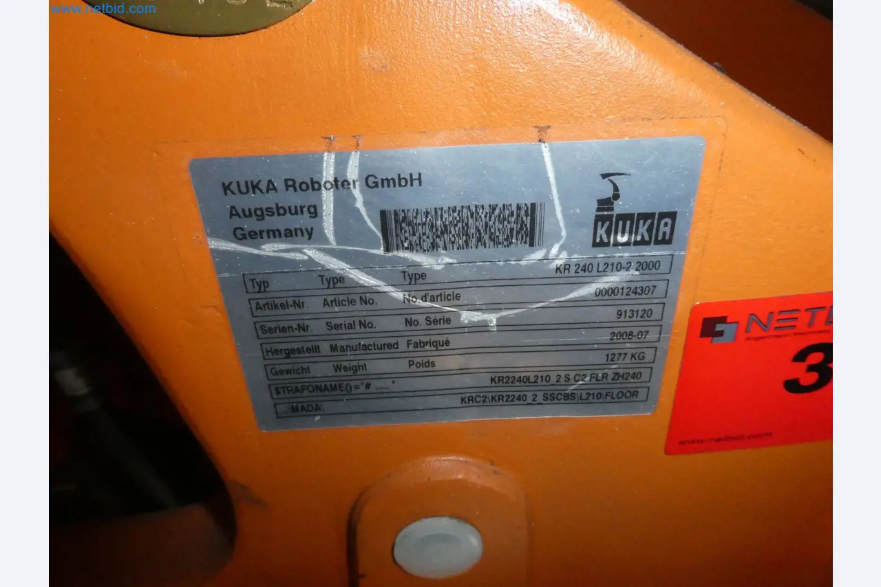 Robots, welding equipment and assembly accessories from the automotive industry-67