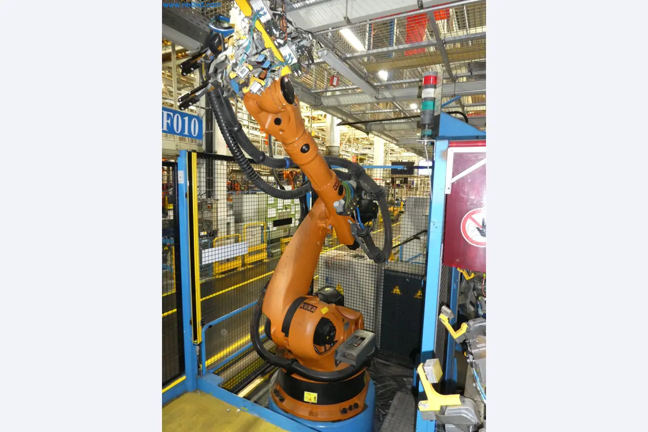 Robots, welding equipment and assembly accessories from the automotive industry-71