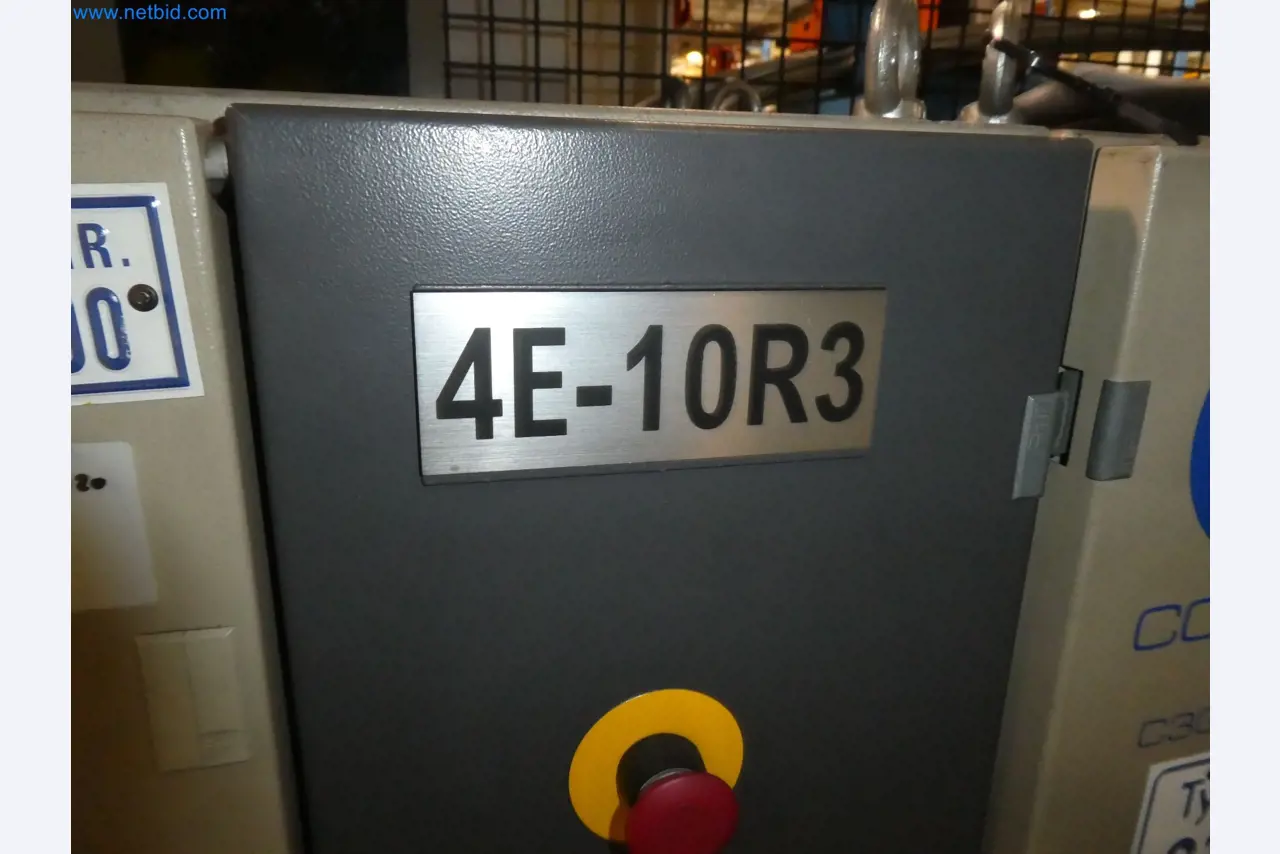 Robots, welding equipment and assembly accessories from the automotive industry-72