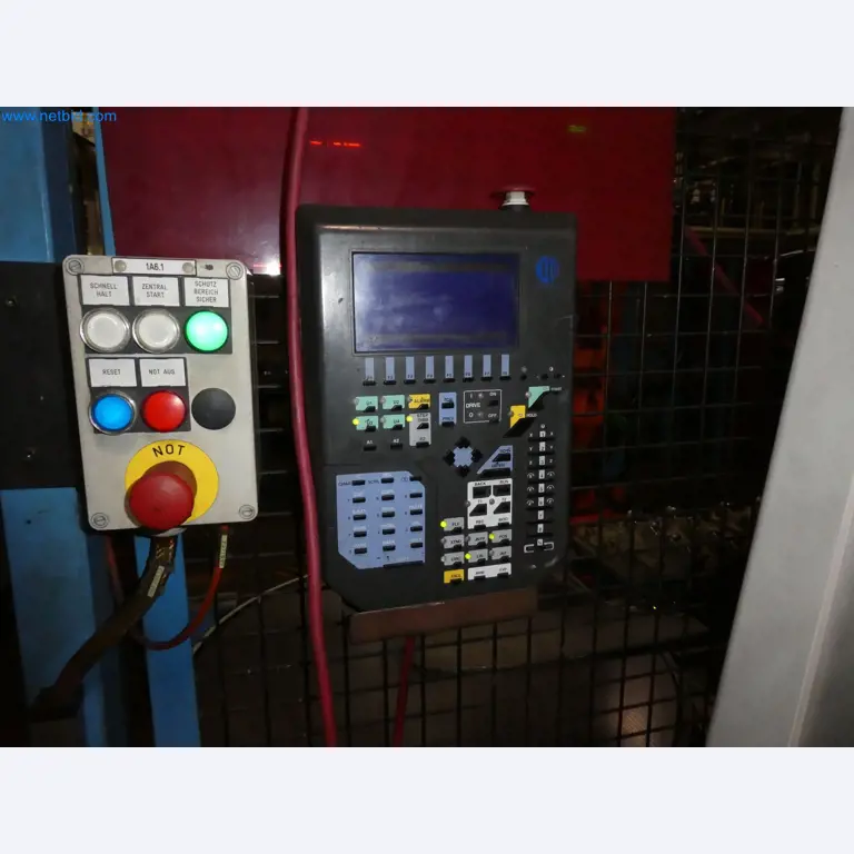 Robots, welding equipment and assembly accessories from the automotive industry-73