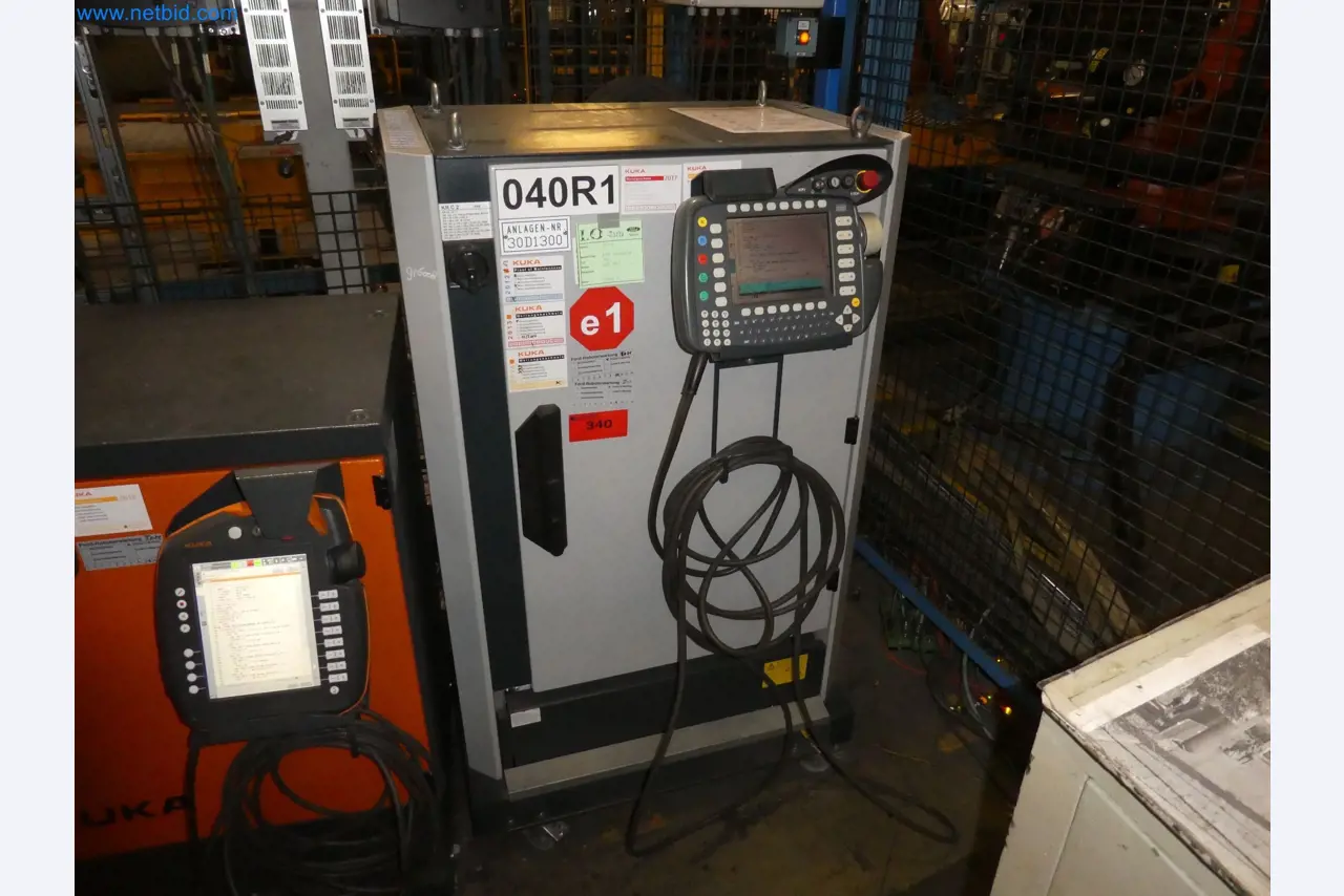 Robots, welding equipment and assembly accessories from the automotive industry-8