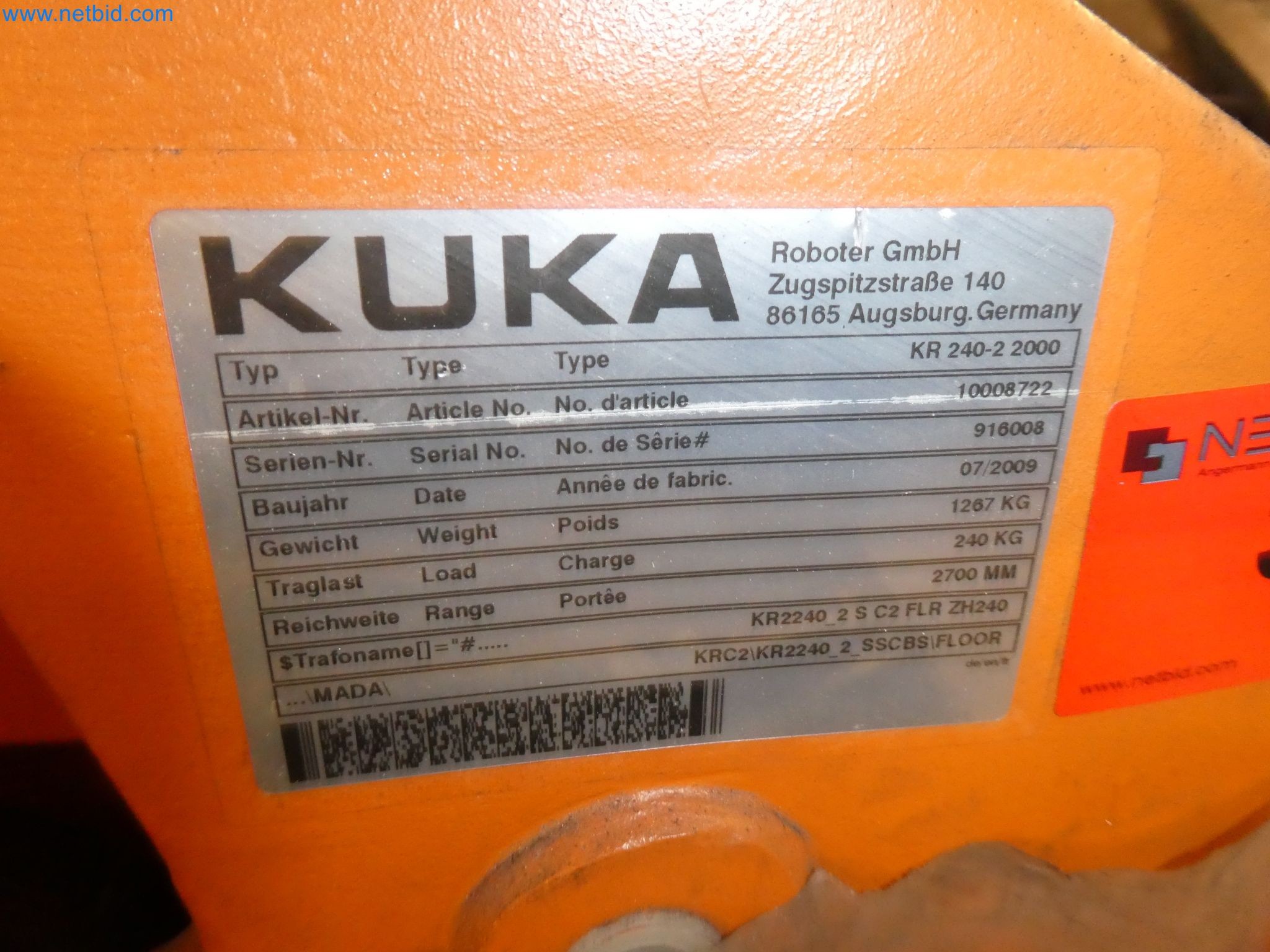 Robots, welding equipment and assembly accessories from the automotive industry-9