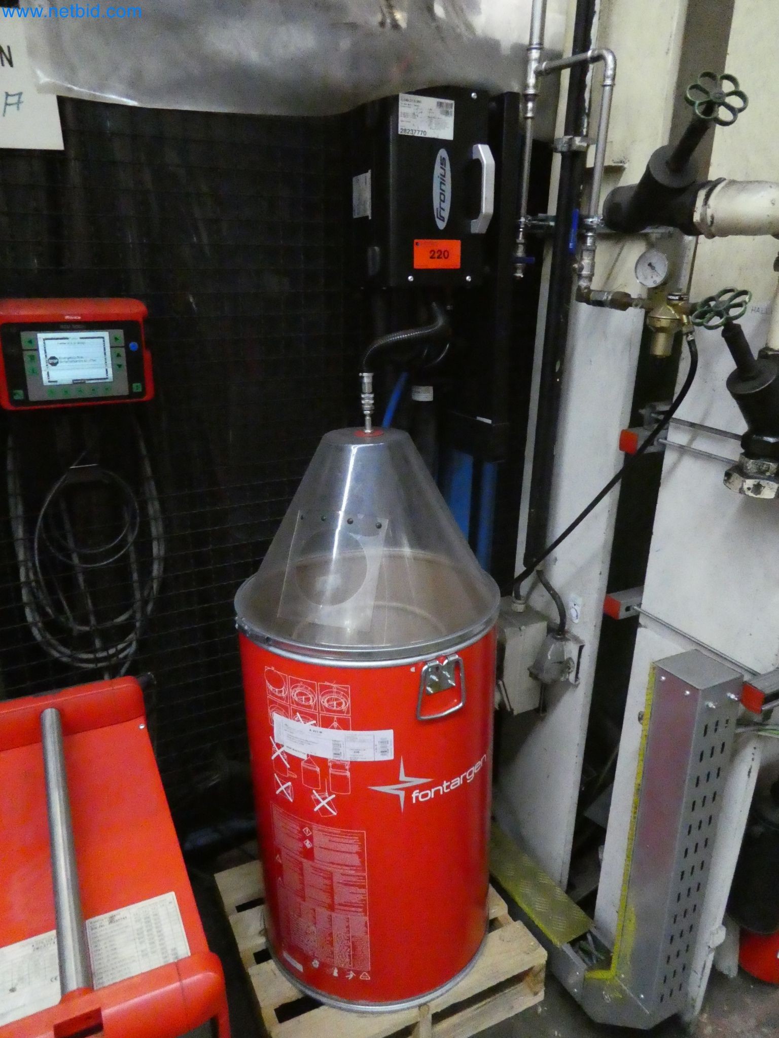 Roboti, varilna oprema in pripomočki za montažo iz avtomobilske industrije-2