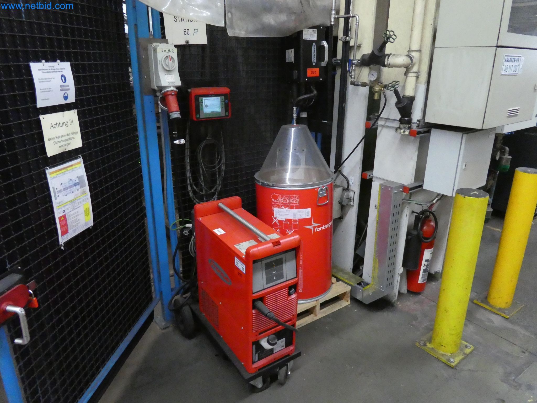 Roboti, varilna oprema in pripomočki za montažo iz avtomobilske industrije-3