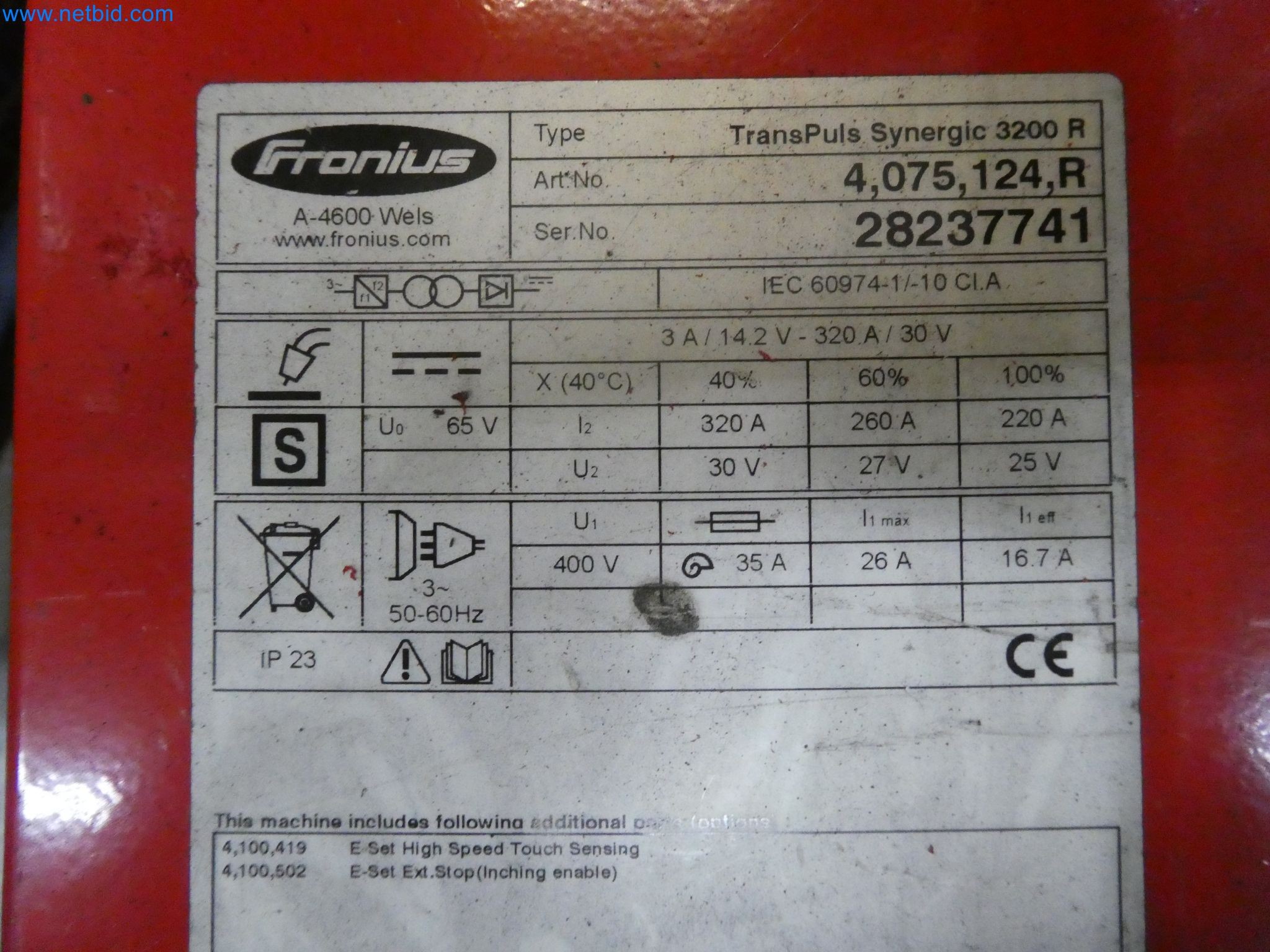 Roboti, varilna oprema in pripomočki za montažo iz avtomobilske industrije-5