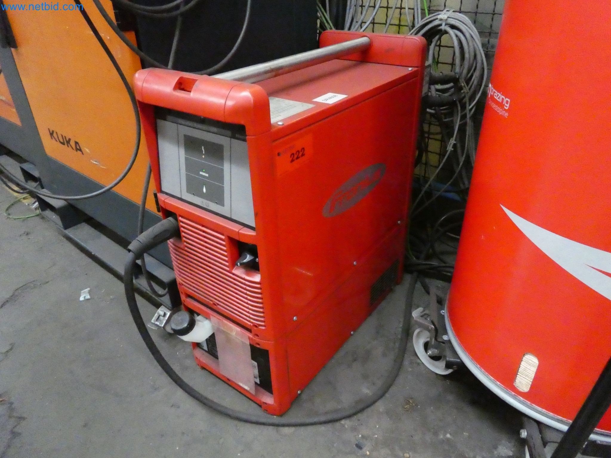 Roboti, varilna oprema in pripomočki za montažo iz avtomobilske industrije-3