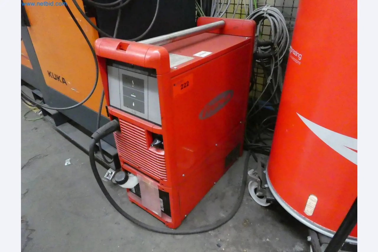 Roboti, varilna oprema in pripomočki za montažo iz avtomobilske industrije-3