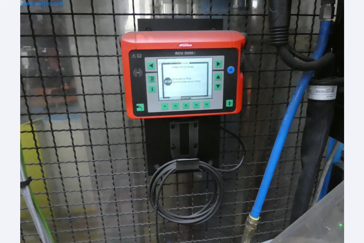 Roboti, varilna oprema in pripomočki za montažo iz avtomobilske industrije-4