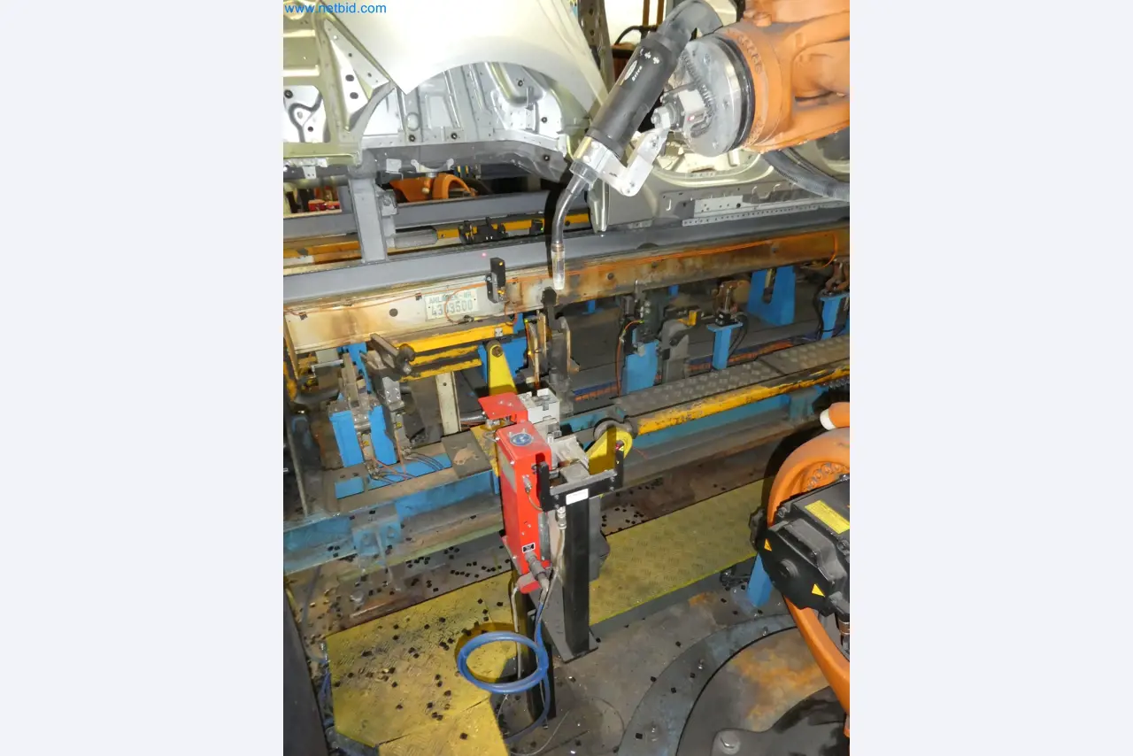 Roboti, varilna oprema in pripomočki za montažo iz avtomobilske industrije-5
