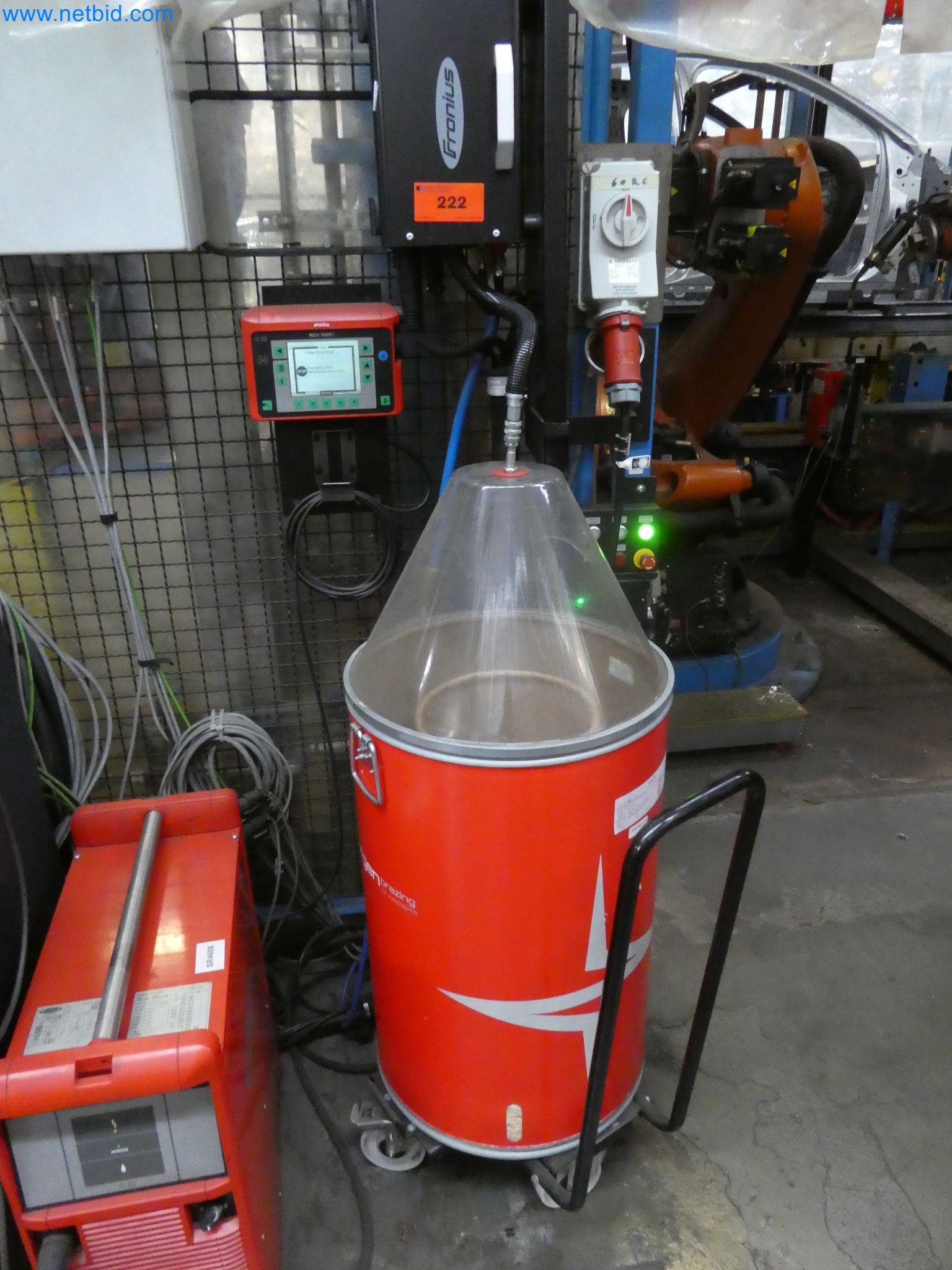 Roboti, varilna oprema in pripomočki za montažo iz avtomobilske industrije-6