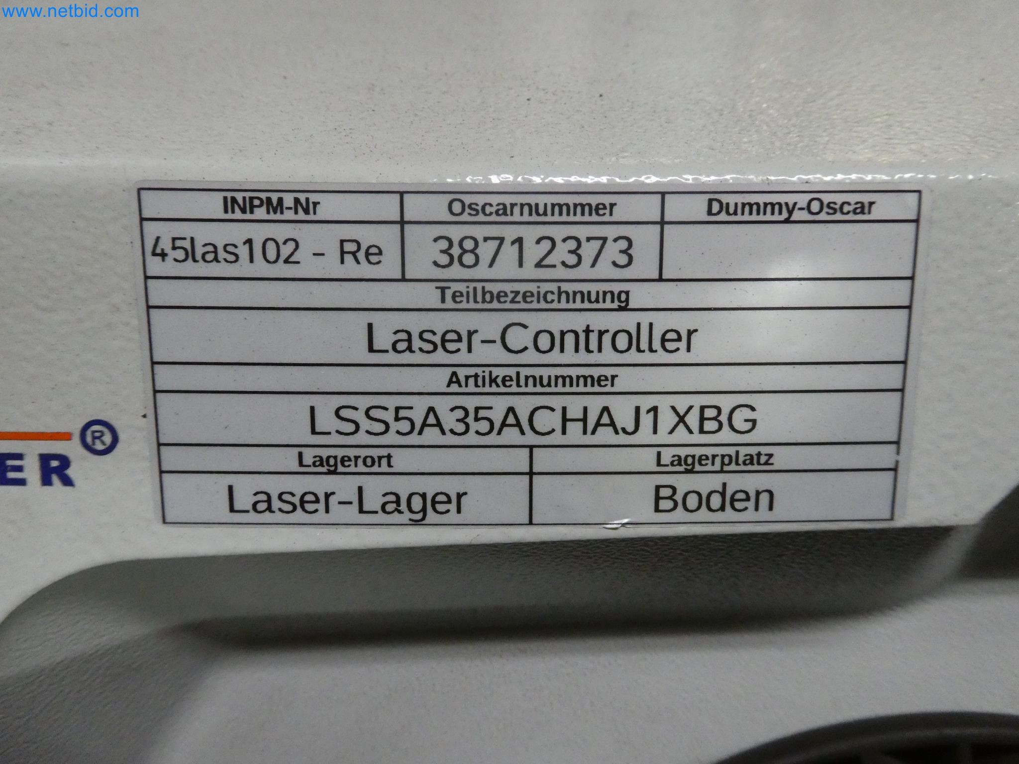 Roboti, varilna oprema in pripomočki za montažo iz avtomobilske industrije-3