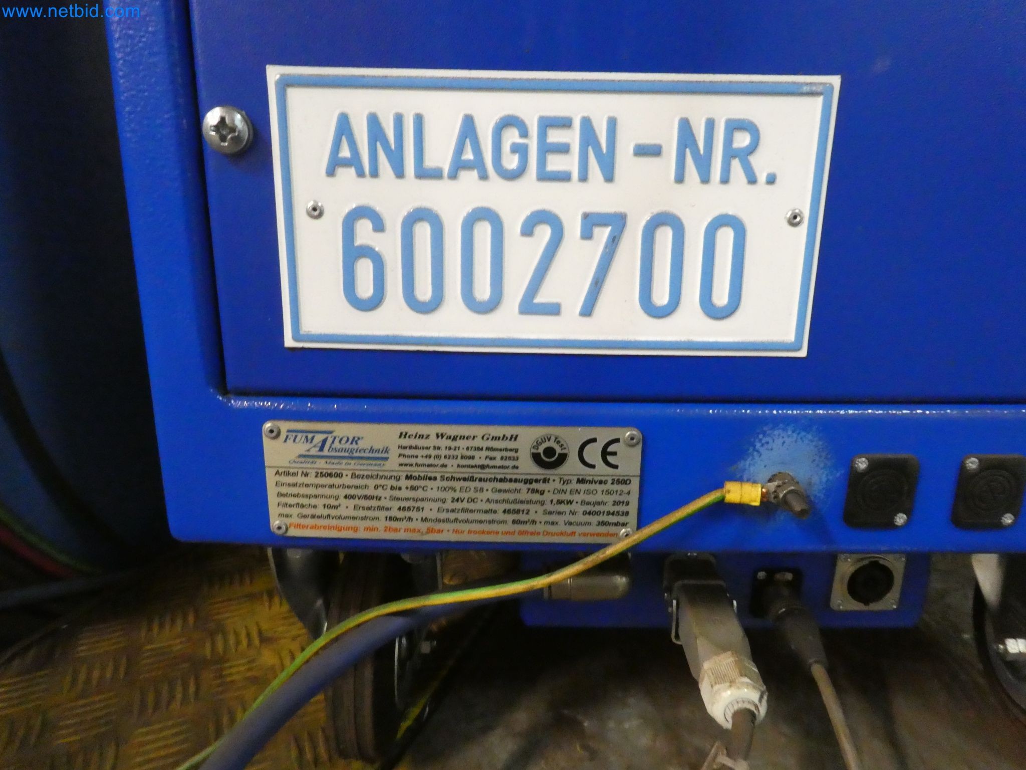 Roboti, varilna oprema in pripomočki za montažo iz avtomobilske industrije-6