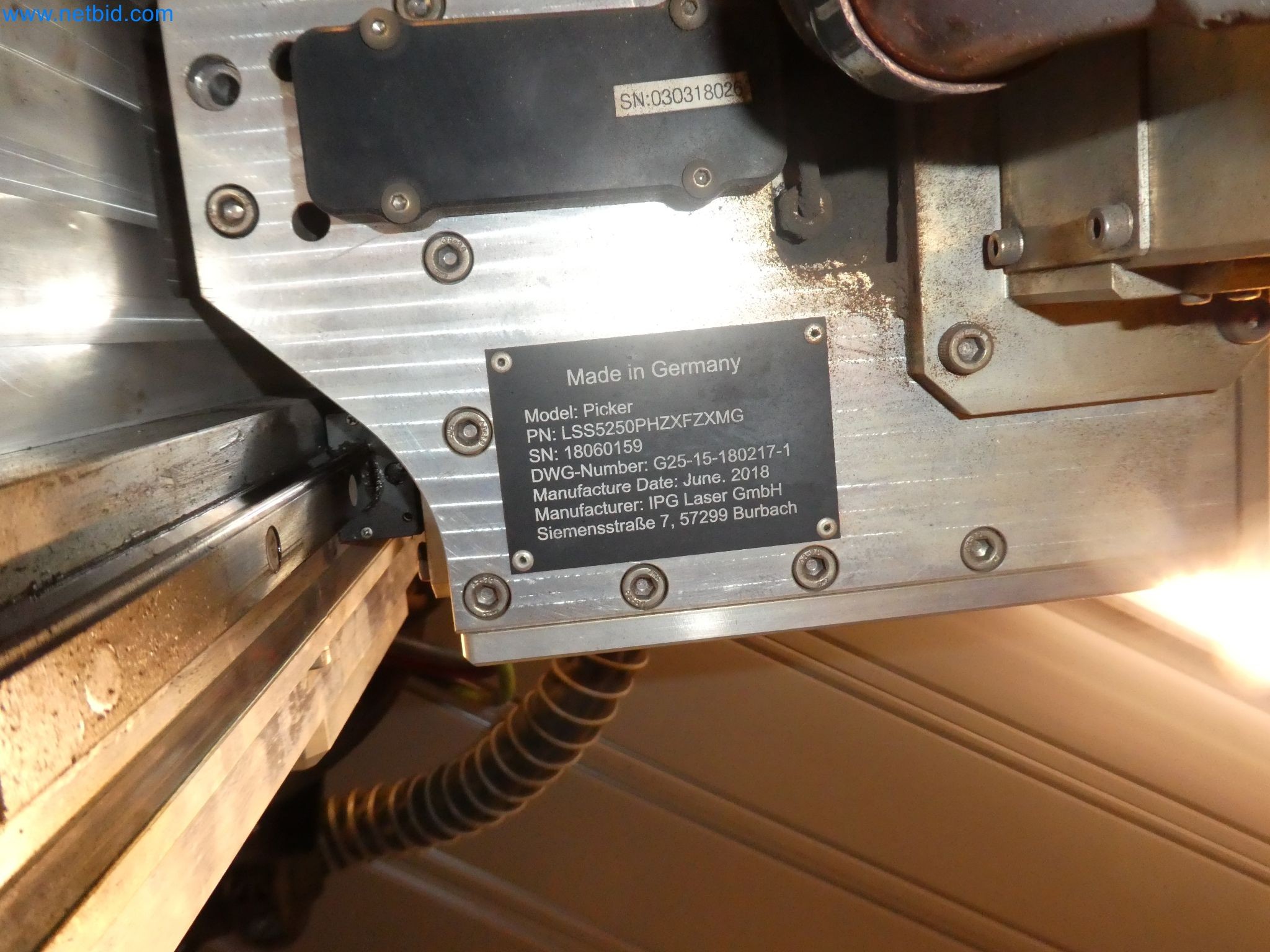 Roboti, varilna oprema in pripomočki za montažo iz avtomobilske industrije-9