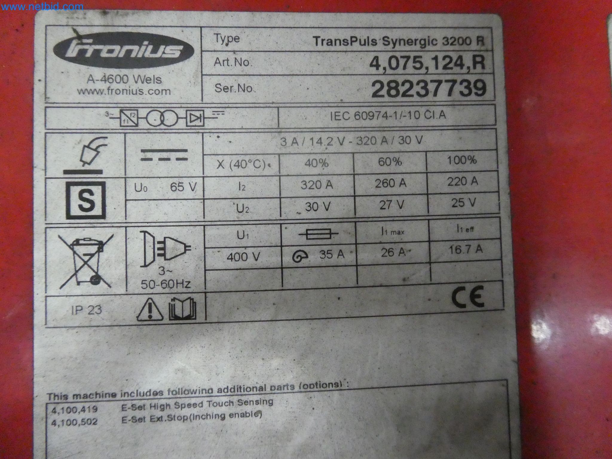 Roboti, varilna oprema in pripomočki za montažo iz avtomobilske industrije-2
