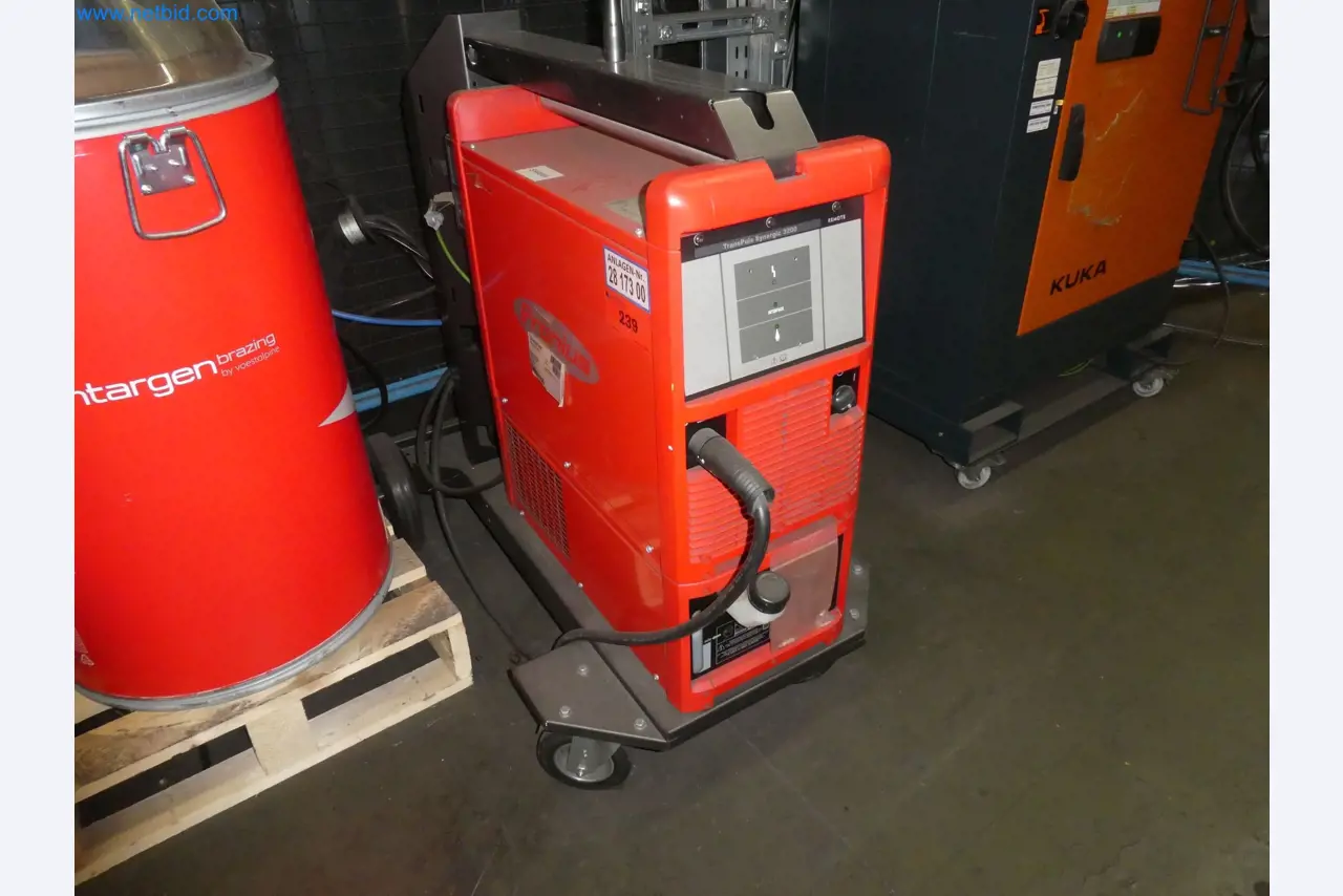 Robots, welding equipment and assembly accessories from the automotive industry-1